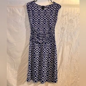 EN FOCUS petite size 6 white and dark blue dress absolutely stunning